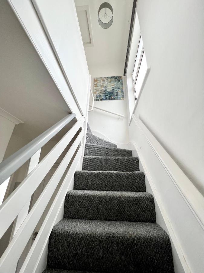 3 Cosy Homes Walking Distance To Mall With Parking Available To Book Separately 3 Bed House Or 1 Bed Apartment Or Studio ลอนดอน ภายนอก รูปภาพ